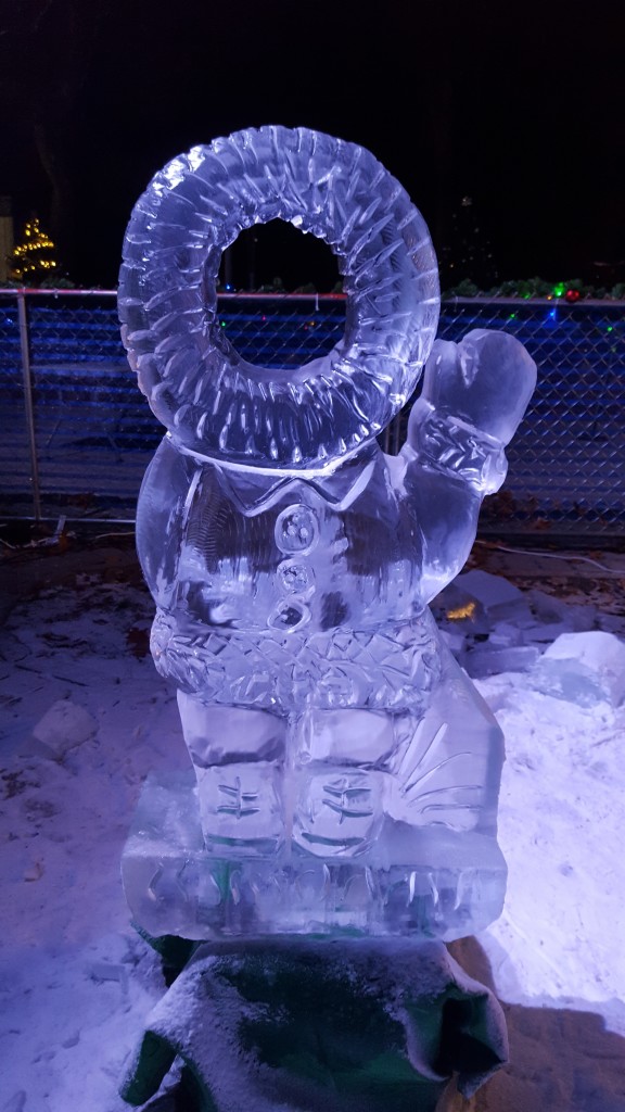 Eskimo with Cutout for Photo Opportunities